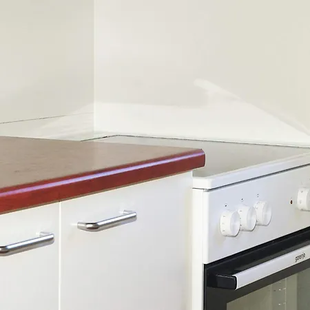 6 Person In Hojby-by Traum