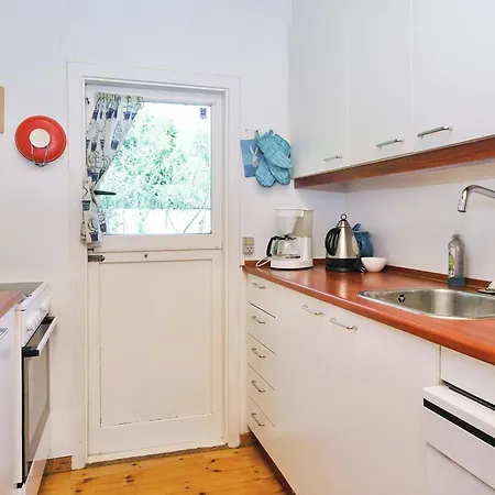 6 Person In Hojby-by Traum